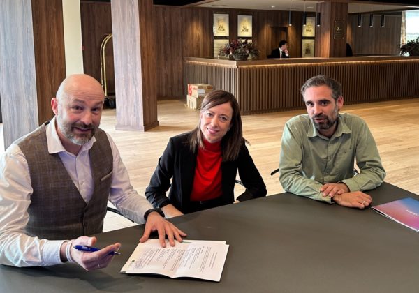 Puente Viesgo y Fundación PEM ponen en marcha el primer programa en Cantabria de comercios y servicios amigables con las personas mayores