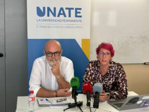 Francisco Gómez y Mónica Ramos durante la presentación del perfil a los medios de comunicación.