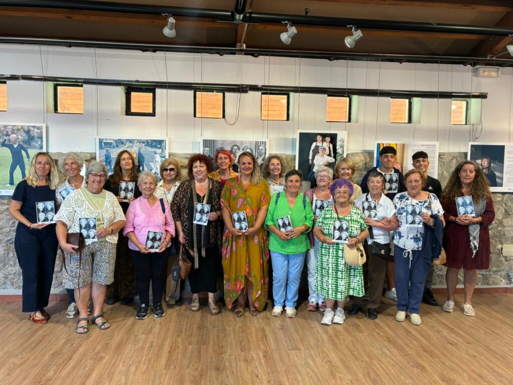 Las Lideresas de Suances en la sala de exposiciones El Torco