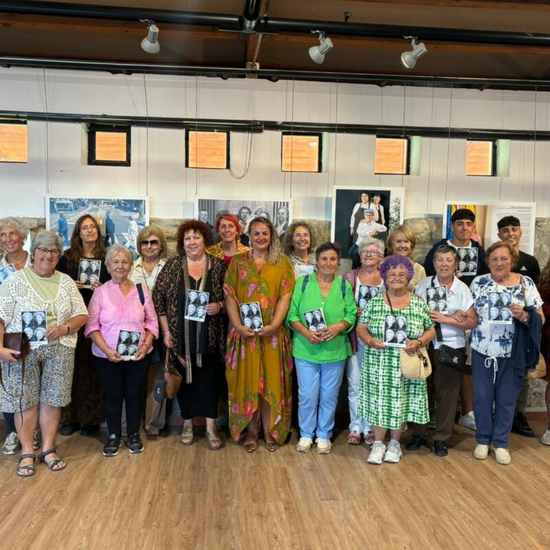 Las Lideresas de Suances en la sala de exposiciones El Torco