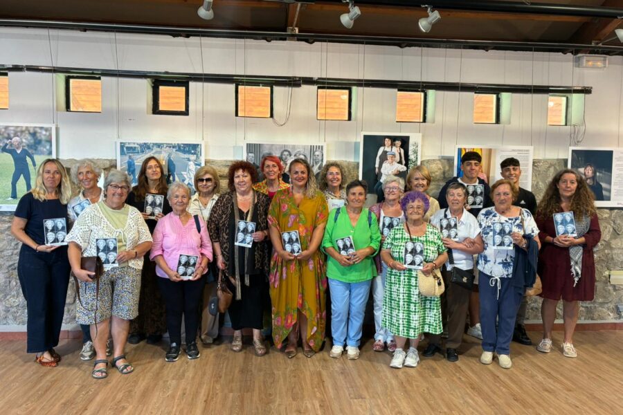 Las Lideresas de Suances en la sala de exposiciones El Torco