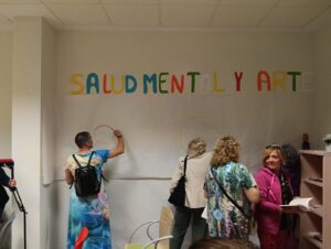 Mural colectivo en el Día Internacional de la Salud Mental